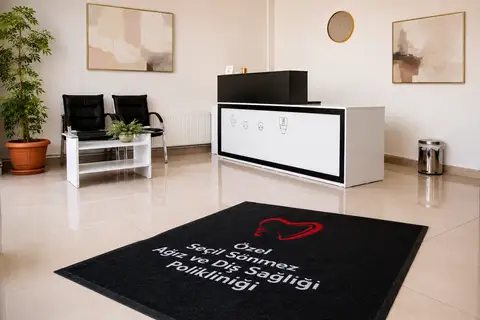 Özel Seçil Sönmez Ağız ve Diş Sağlığı Polikliniği karşılama alanı