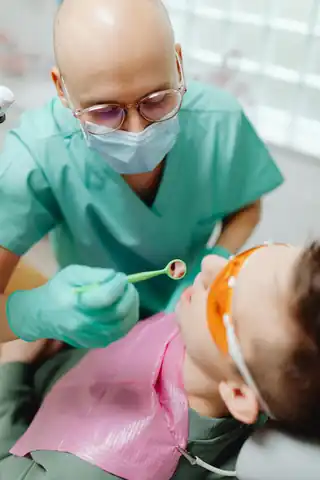 What Happens at a First Dental Appointment in Akdere?