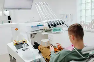 İmplant Çevresi Bakımda Hangi Alışkanlıklar Önemlidir?